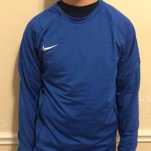 Nike pull over with zipper pockets on each side